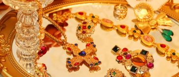 Brooch Styling Secrets: 7 Ways to Make It Shine This Season